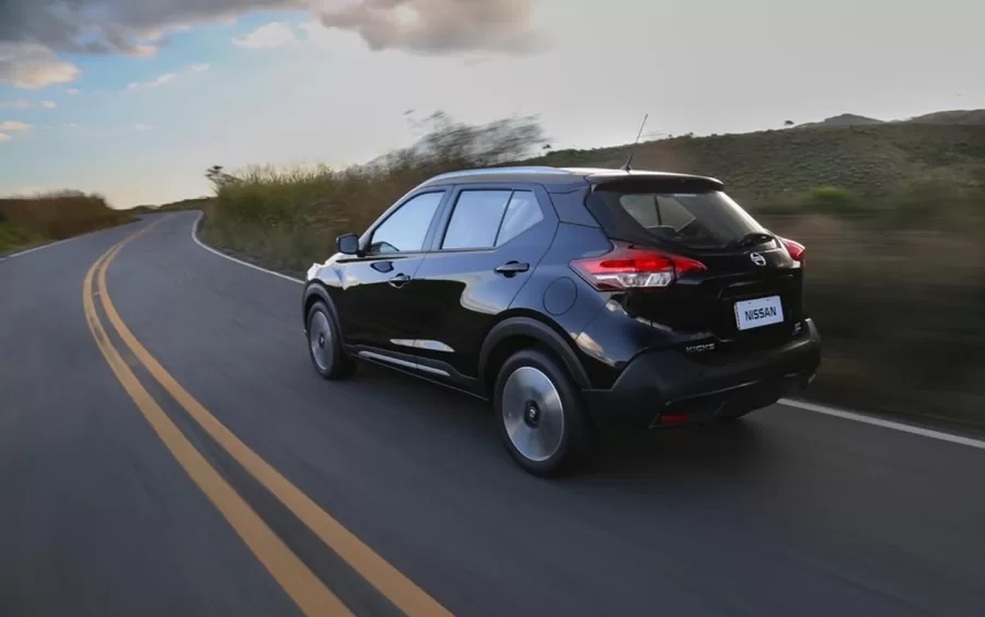 Desempenho: Com um motor de 114 cv, o SUV oferece uma condução satisfatória em qualquer terreno. Sua plataforma e tração garantem estabilidade.