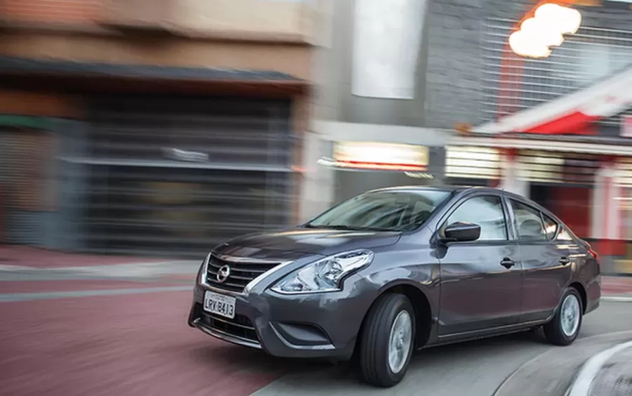 A segurança é uma prioridade neste veículo, que conta com freios ABS, airbags frontais e alarme antifurto perimétrico, garantindo proteção aos ocupantes.