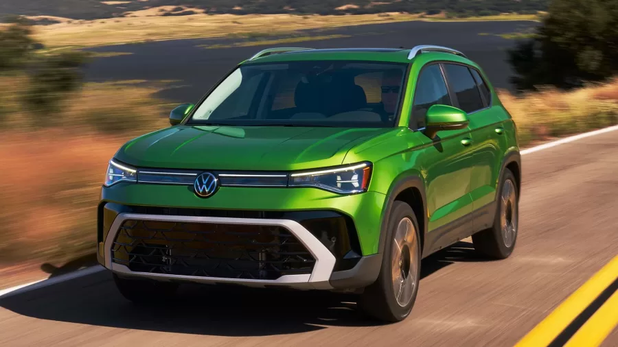 O Volkswagen Taos 2025 foi lançado nos Estados Unidos com design atualizado e motor 1.5 turbo de 176 cv. O modelo apresenta novidades em tecnologia e tração integral opcional nas versões superiores.