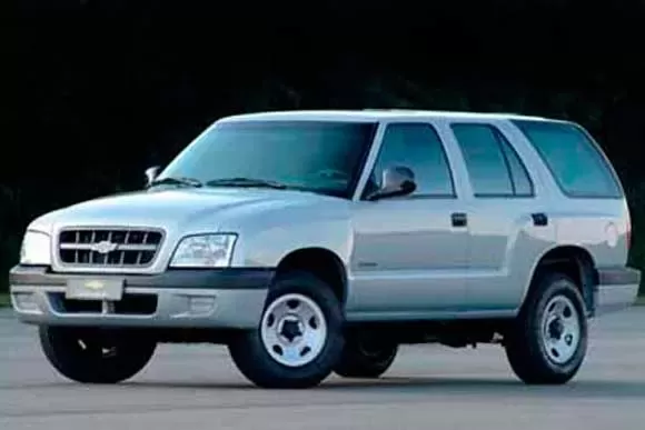 Qual o preço do Chevrolet Blazer  Advantage 2.4  2005? Confira tudo sobre o carro