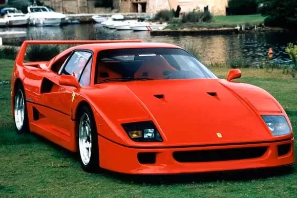 Qual o preço do Ferrari F40  2.9 V8 Biturbo  1992? Confira tudo sobre o carro