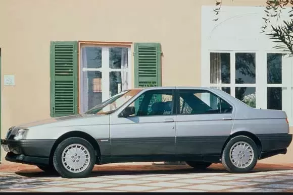 Qual o valor de um Alfa Romeo 164  3.0 V6  1993? Preço, Consumo, Desempenho e Ficha Técnica