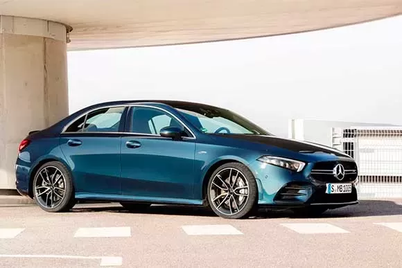 Vale a pena comprar um Mercedes-Benz A 35  AMG Launch Edition 2.0 4Matic  2020? Confira tudo sobre o carro